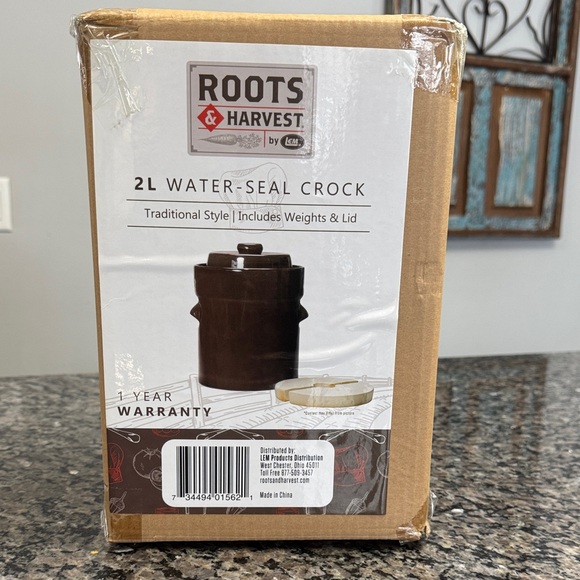Roots & Harvest Other - Roots & Harvest 2L Water-Seal Crock NEW